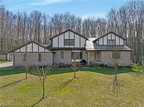 13015 Pearl Rd, Chardon, OH, 44024-9123 | Card Image