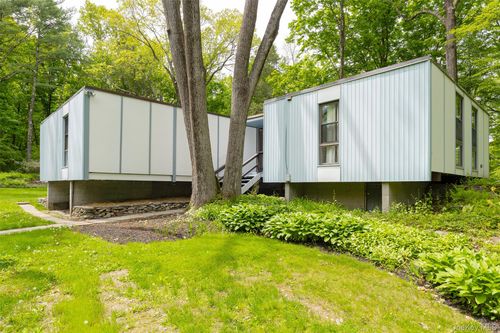13 Tanhouse Woods Rd, Hyde Park, NY, 12538-1227 | Card Image