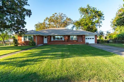 118 W Bernard Street, House other with 4 bedrooms, 2 bathrooms and null parking in West Columbia TX | Image 1