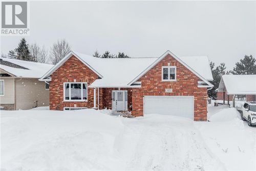 423 Cote Blvd, Hanmer, ON, P3P1N8 | Card Image