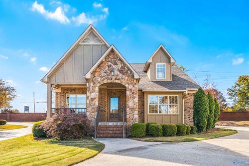 300 Wickerberry Way, Athens, AL, 35611-3524 | Card Image