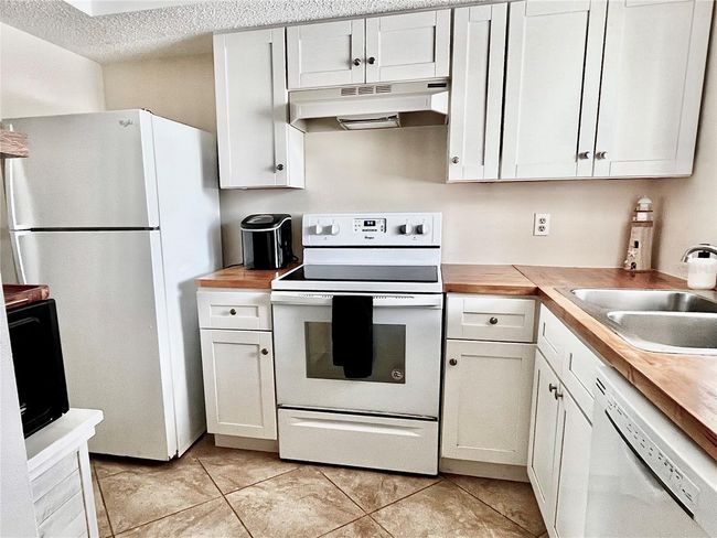 K327 - 3672 Lake Bayshore Dr, Condo with 2 bedrooms, 1 bathrooms and null parking in BRADENTON FL | Image 20
