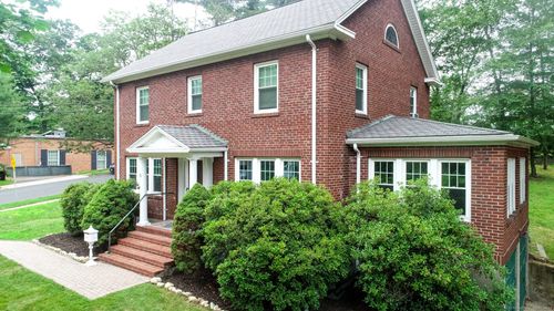 72 Lovely St, Unionville, CT, 06085-1122 | Card Image