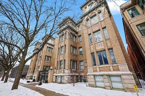 apt-108-120 Seward St, Detroit, MI, 48202-4448 | Card Image