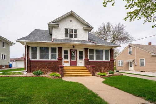 135 6th Ave Ne, Le Mars, IA, 51031-3715 | Card Image