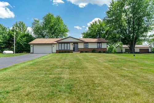 10676 Smith Rd, Pecatonica, IL, 61063-9170 | Card Image