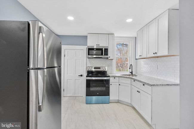 6411 Clearview St, Townhouse with 3 bedrooms, 2 bathrooms and null parking in PHILADELPHIA PA | Image 6
