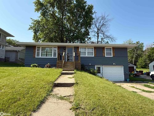 911 Broadway St, Audubon, IA, 50025-1421 | Card Image