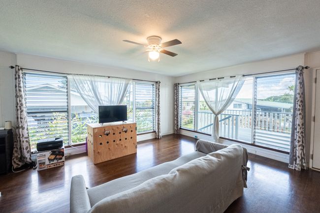 Living room with lots of light.... opening on to the front Lanai @ 007 Kaapuni Loop in Hilo. | Image 4