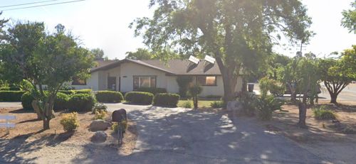 827 N Armstrong Ave, Clovis, CA, 93611-9594 | Card Image