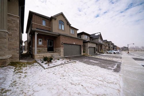 lower-31 Mair Ave, Brantford, ON, N3T0T2 | Card Image