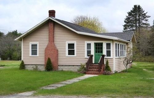 12 Green St, Carver, MA, 02330-2022 | Card Image