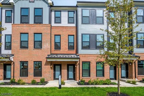 624 Sadie Cir, New Brunswick, NJ, 08901-5003 | Card Image