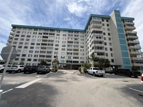 816-4330 Hillcrest Dr, Hollywood, FL, 33021-7933 | Card Image