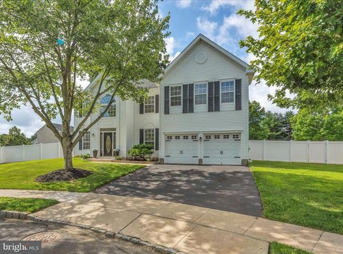 8 Clement Ct, Columbus, NJ, 08022-2346 | Card Image