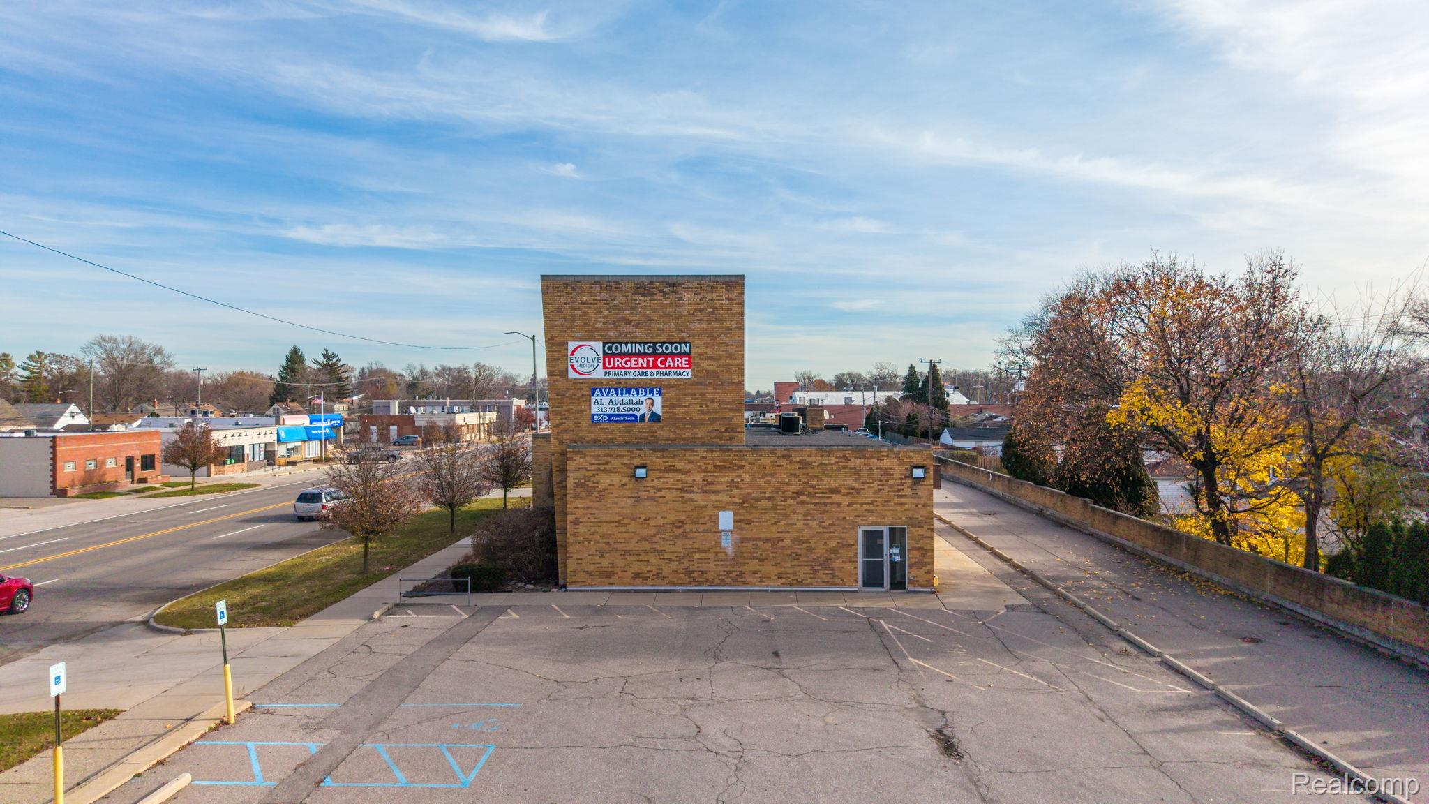 Commercial Lease in Redford Charter Township 3