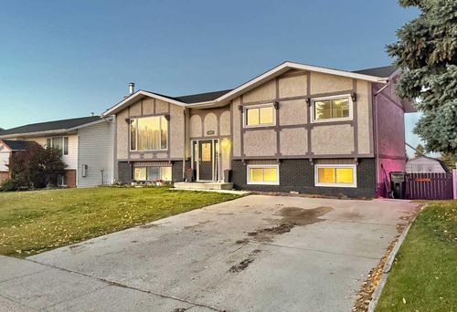 126 Maligne Dr, Hinton, AB, T7V1J3 | Card Image