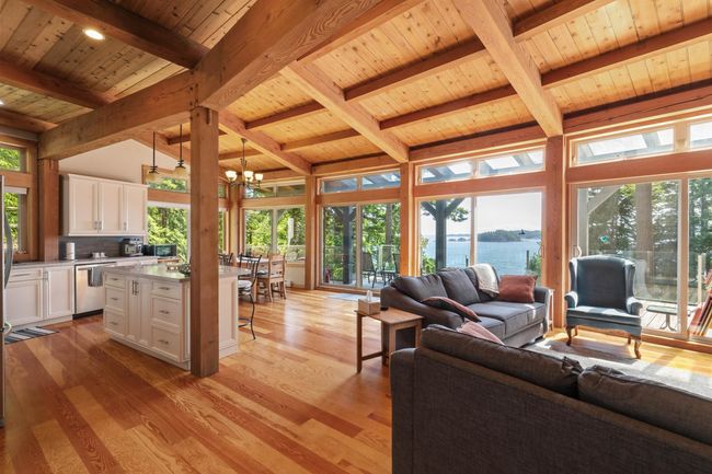 304 Esplanade Rd, House other with 3 bedrooms, 2 bathrooms and null parking in Gibsons BC | Image 11