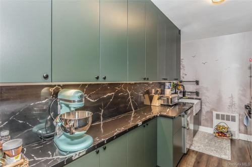 apt-2l-15 Hill Park Ave, Great Neck, NY, 11021-3767 | Card Image