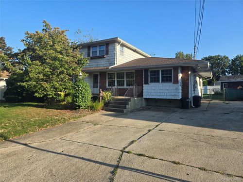 7 Romeo Ln, Commack, NY, 11725-3817 | Card Image