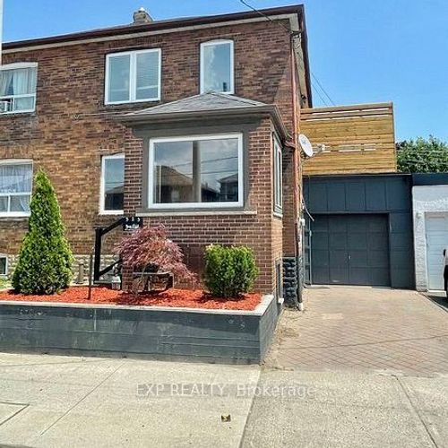 lower-525 Old Weston Rd, York, ON, M6N3B2 | Card Image