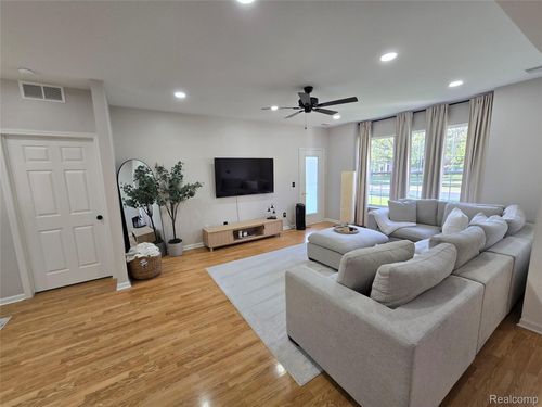 13370 Forest Ridge Blvd, Sterling Heights, MI, 48313-1194 | Card Image