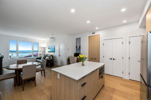 411-3564A Ryder Hesjedal Way, Colwood, BC, V9C0V3 | Card Image