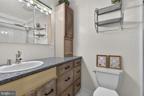 8487 Botha Rd, WARRENTON, VA, 20186-8439 | Card Image