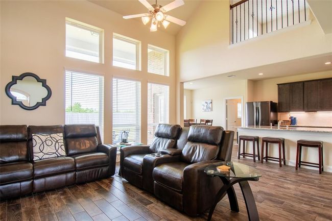 11823 Champions Forest Dr, House other with 4 bedrooms, 4 bathrooms and 7 parking in Mont Belvieu TX | Image 7