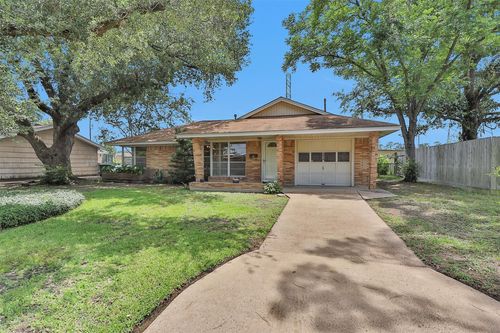 3919 Gardendale Dr, Houston, TX, 77092-7902 | Card Image
