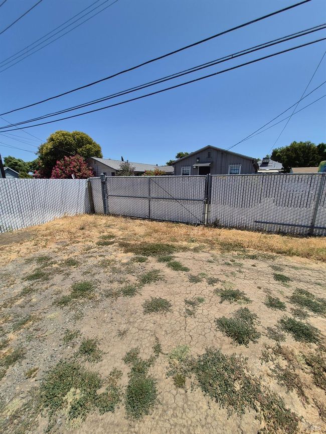 811 Broadway St, House other with 2 bedrooms, 1 bathrooms and 2 parking in Fairfield CA | Image 18
