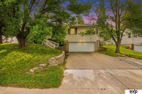 813 Janesview St, Papillion, NE, 68046-2017 | Card Image