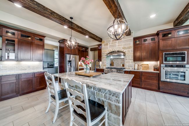 895 Private Road 1742, House other with 4 bedrooms, 5 bathrooms and null parking in Mico TX | Image 13