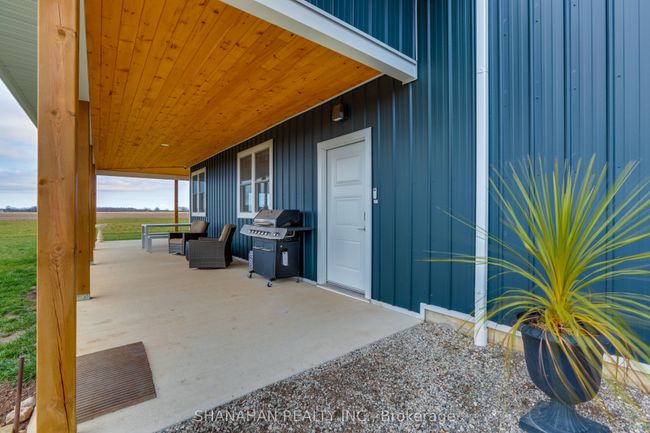 1575 Dobbyn Rd, House other with 2 bedrooms, 2 bathrooms and 20 parking in Alvinston ON | Image 4