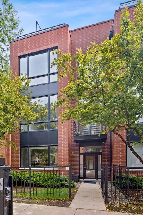 2318 W Wolfram St, Chicago, IL, 60618-8054 | Card Image