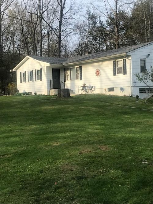 17 Frontier Dr, Pine Bush, NY, 12566-5404 | Card Image