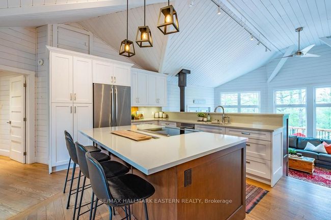 69 Alexander Crt, House other with 3 bedrooms, 3 bathrooms and 10 parking in Catchacoma ON | Image 7