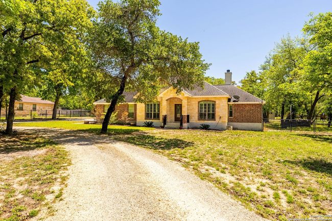 162 Champions Blvd, House other with 3 bedrooms, 2 bathrooms and null parking in La Vernia TX | Image 4