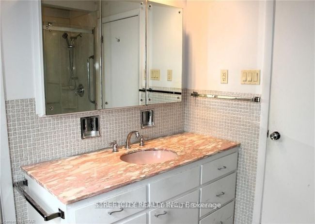 1517 Gloucester Road, House other with 4 bedrooms, 3 bathrooms and 10 parking in London North ON | Image 15
