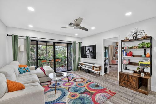 apt-d204-1801 Presidential Way, West Palm Beach, FL, 33401-1524 | Card Image