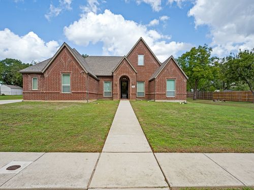8301 Woods Ln, North Richland Hills, TX, 76182-7312 | Card Image