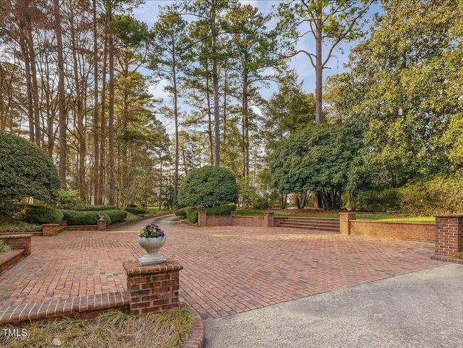 010-Courtyard | Image 10