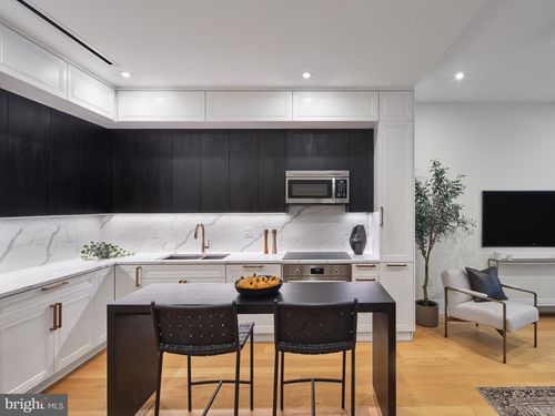 2bed-a-1401 Spruce St, PHILADELPHIA, PA, 19102-4590 | Card Image