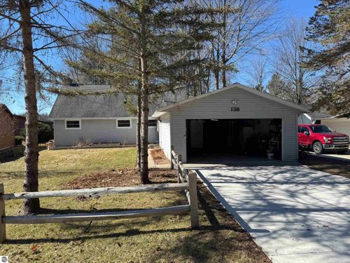 138 Hazelwood Dr, Prudenville, MI, 48651-9579 | Card Image