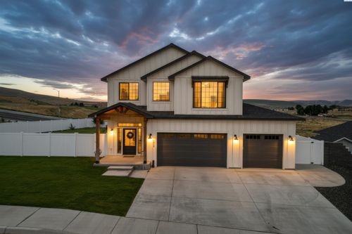 1043 Duke Ln, West Richland, WA, 99353 | Card Image