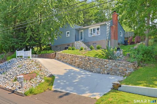 125 Florence St, East Haven, CT, 06513-2700 | Card Image