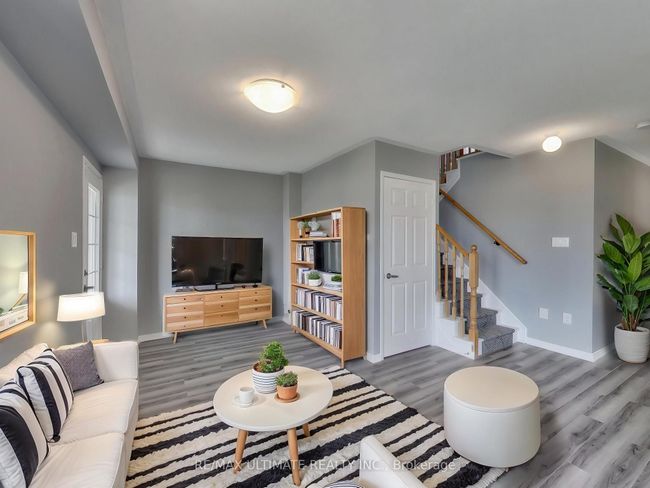 487 Rossland Rd E, House attached with 3 bedrooms, 3 bathrooms and 1 parking in Ajax ON | Image 5
