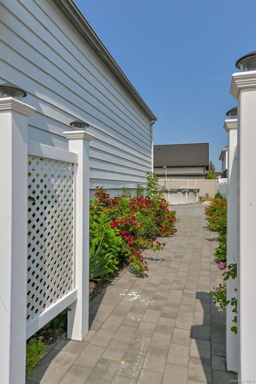 162 95th St, Howard Beach, NY, 11414-4027 | Card Image