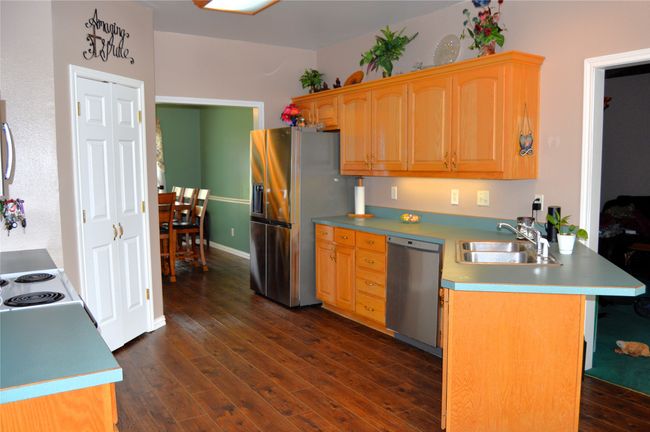 Sink and prep area | Image 18