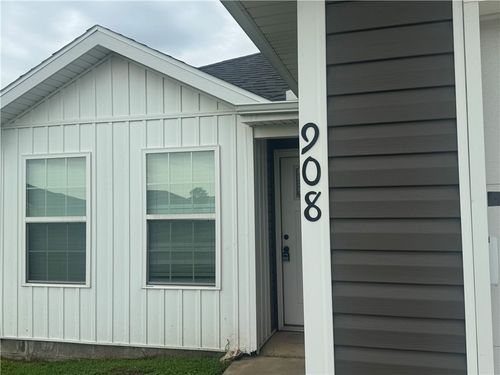 908 S Crow St, Siloam Springs, AR, 72761-3062 | Card Image